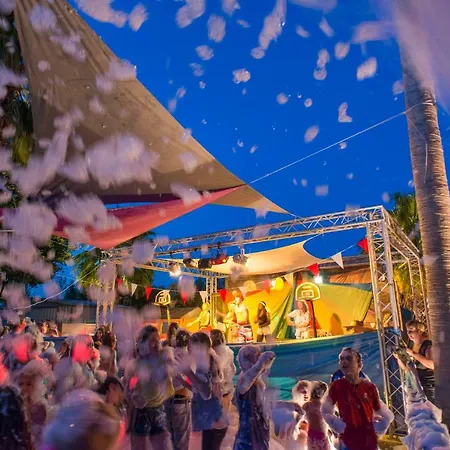 Campingplads Est.85 Joli Mobil Au Calme Sur Emplacement Fleuri - Camping 4* Fréjus