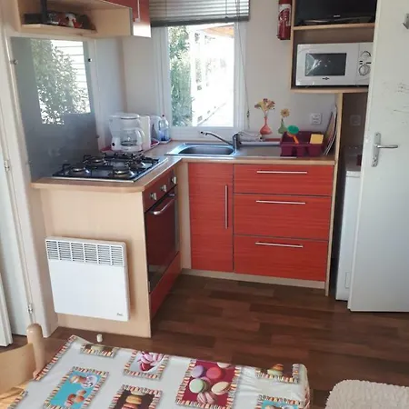 Est.85 Joli Mobil Au Calme Sur Emplacement Fleuri - Camping 4* Fréjus