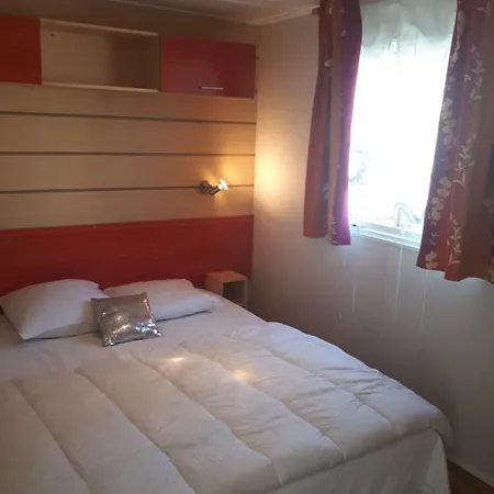 Est.85 Joli Mobil Au Calme Sur Emplacement Fleuri - Camping 4* * Fréjus