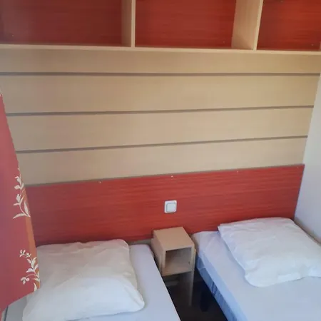 Est.85 Joli Mobil Au Calme Sur Emplacement Fleuri - Camping 4* Campingplads