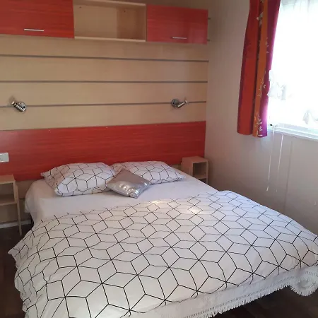 Est.85 Joli Mobil Au Calme Sur Emplacement Fleuri - Camping 4* * Fréjus