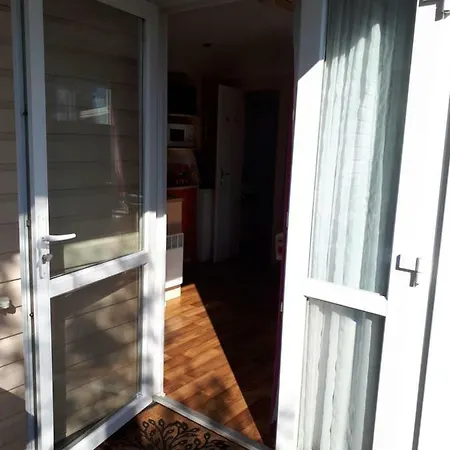 Est.85 Joli Mobil Au Calme Sur Emplacement Fleuri - Camping 4* Fréjus