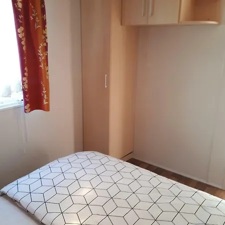 Est.85 Joli Mobil Au Calme Sur Emplacement Fleuri - Camping 4* * Fréjus