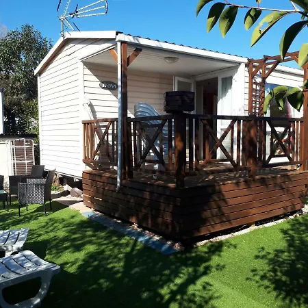 Est.85 Joli Mobil Au Calme Sur Emplacement Fleuri - Camping 4*