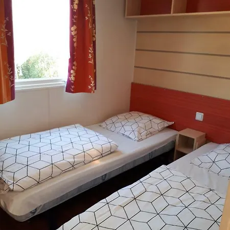 Est.85 Joli Mobil Au Calme Sur Emplacement Fleuri - Camping 4* Campingplads *