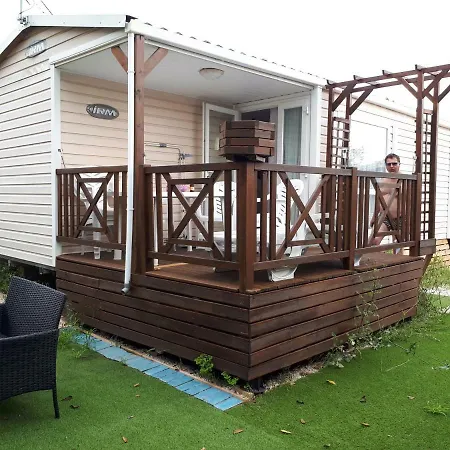 캠프장 Est.85 Joli Mobil Au Calme Sur Emplacement Fleuri - Camping 4* *